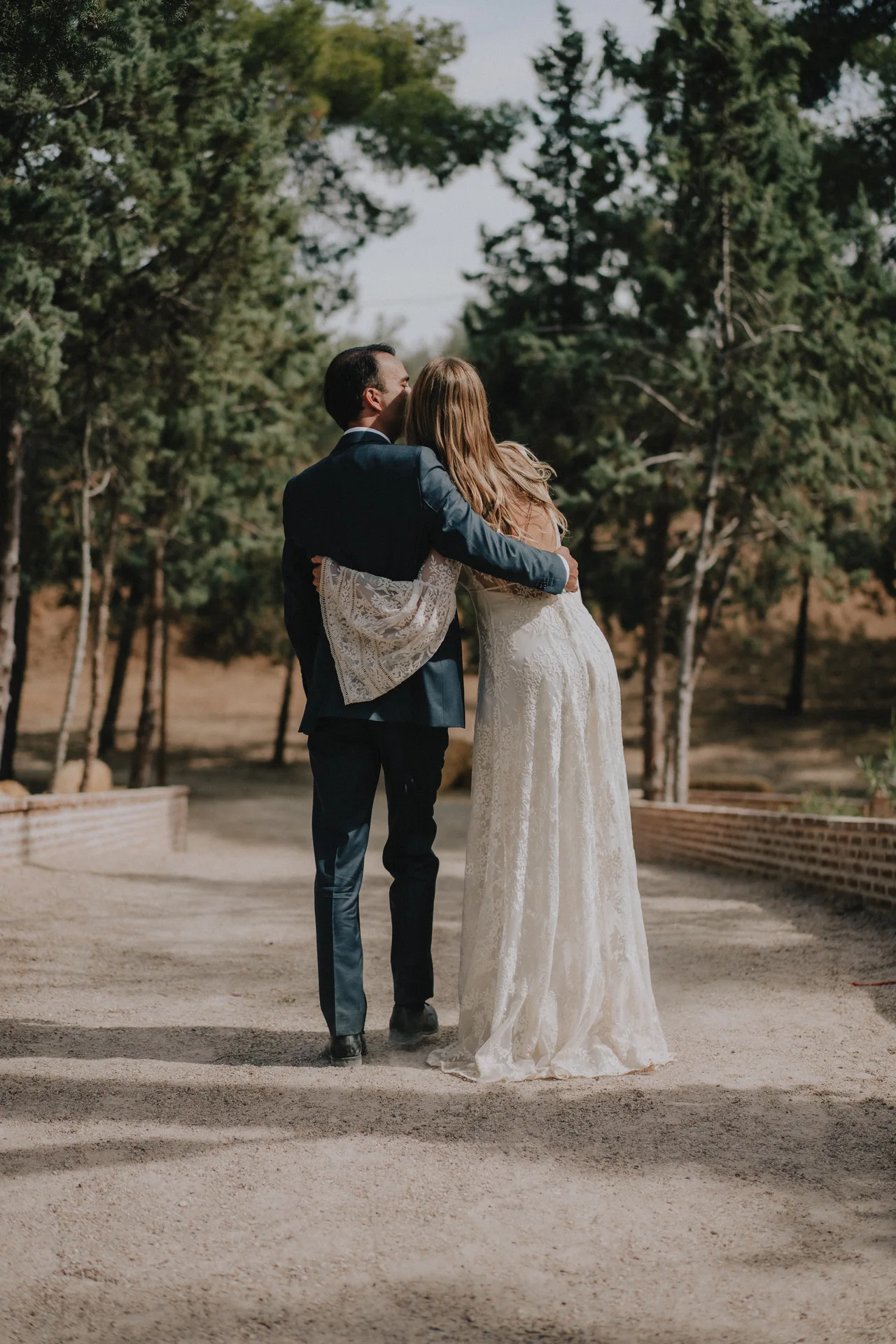 Los fundadores de Casa Dármola celebrando su boda